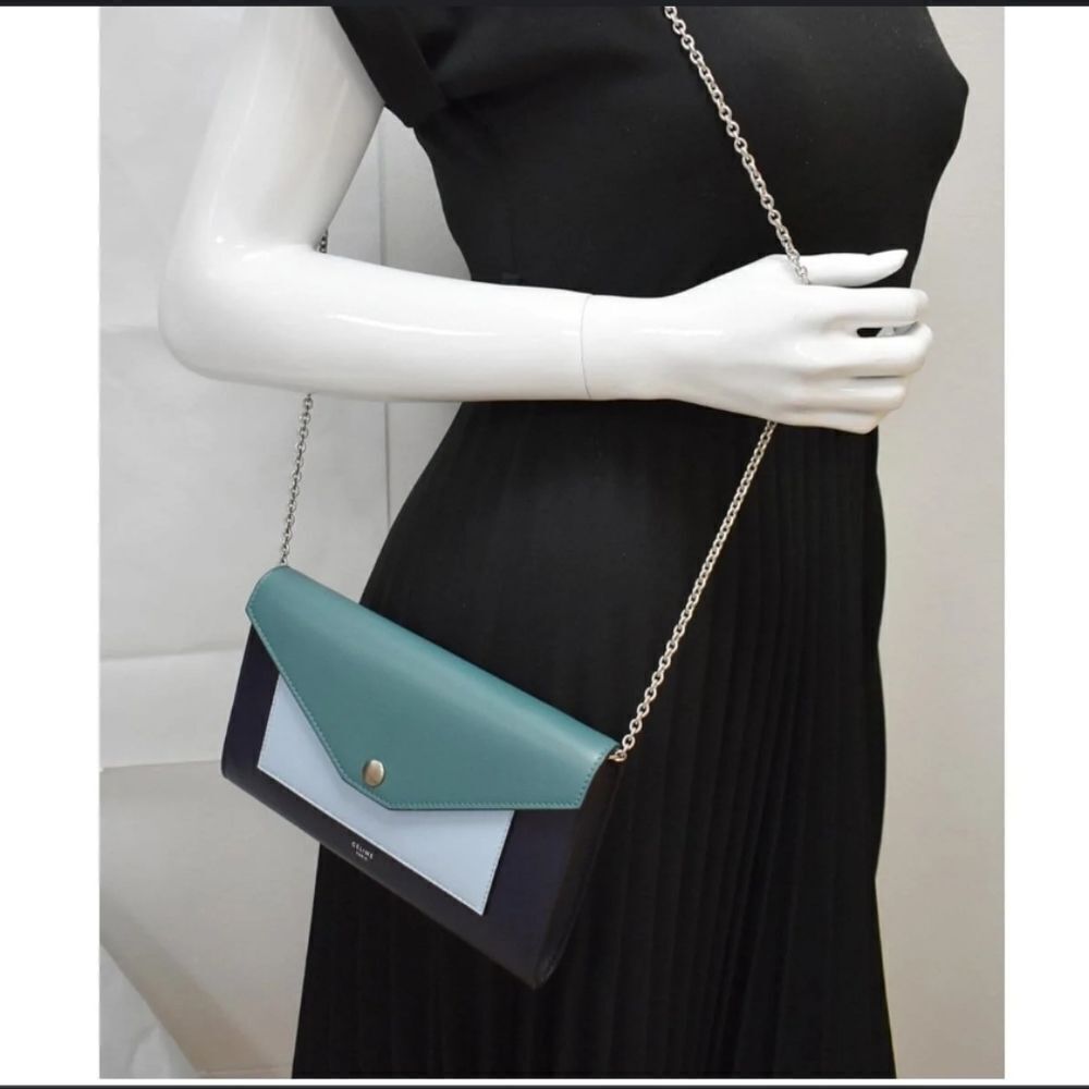 FOREVER 21 FAUX LEATHER GOLD CHAIN LINKING SHOULDE STRAP CLUTCH BAG